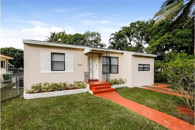 10860 NE 2nd Ct in Miami, FL - Building Photo