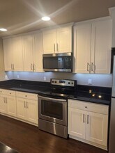 1748 Warren Way in Medford, OR - Building Photo - Building Photo