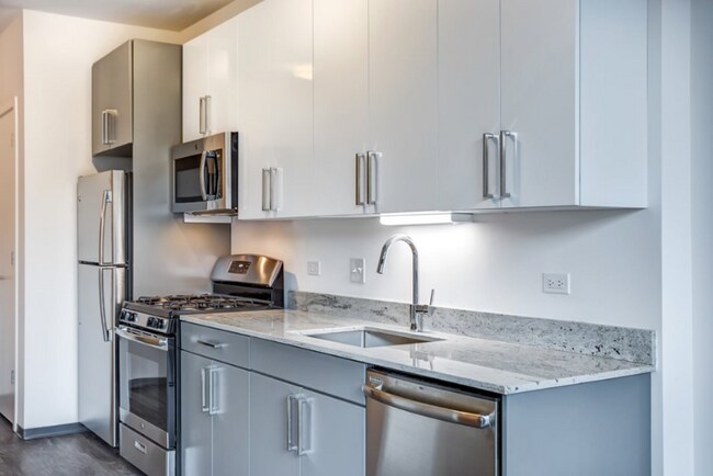 2354 N California Ave in Chicago, IL - Foto de edificio - Building Photo