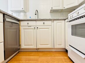 5S070 Pebblewood Ln in Naperville, IL - Building Photo - Building Photo