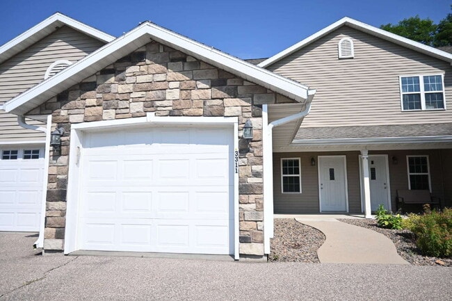 3301 Echo Dells Ave in Stevens Point, WI - Foto de edificio - Building Photo