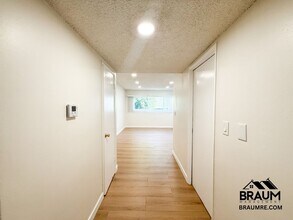 5252 Hermitage Ave in Los Angeles, CA - Building Photo - Building Photo