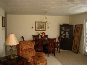 101 Post Oak Rd in Yorktown, VA - Building Photo - Building Photo