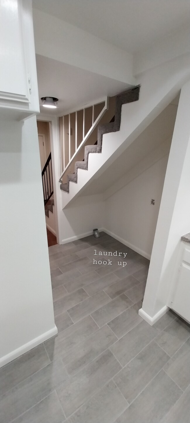 1009 33rd St, Unit Unit#4 in Bakersfield, CA - Foto de edificio - Building Photo