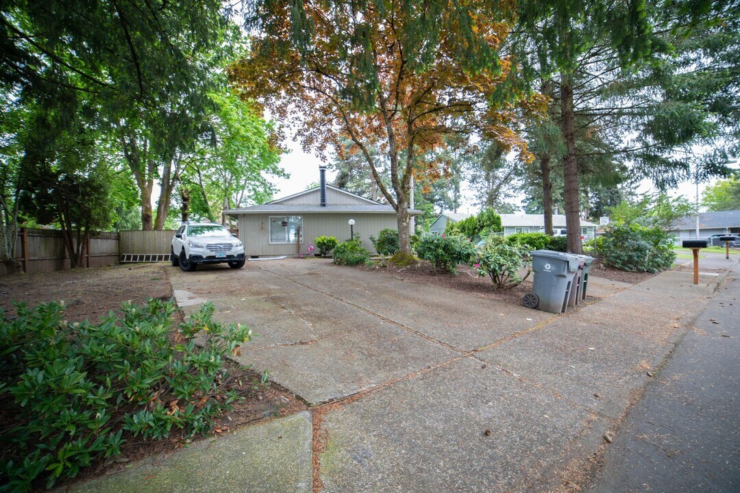 507-509 SE 5th Ave in Canby, OR - Building Photo