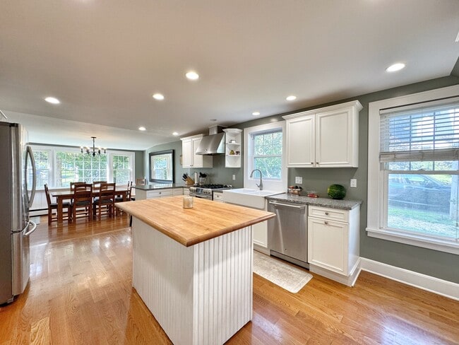 property at 3 Ludlow Manor