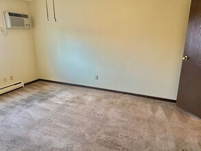 830 Nebraska Ave in Cincinnati, OH - Building Photo - Interior Photo