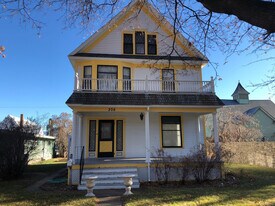 206 S 5th St in Hamilton, MT - Building Photo