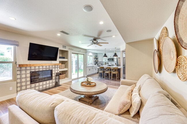 1810 E Oak Harbor Dr