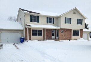 5705 Newhouse Rd in East Amherst, NY - Building Photo