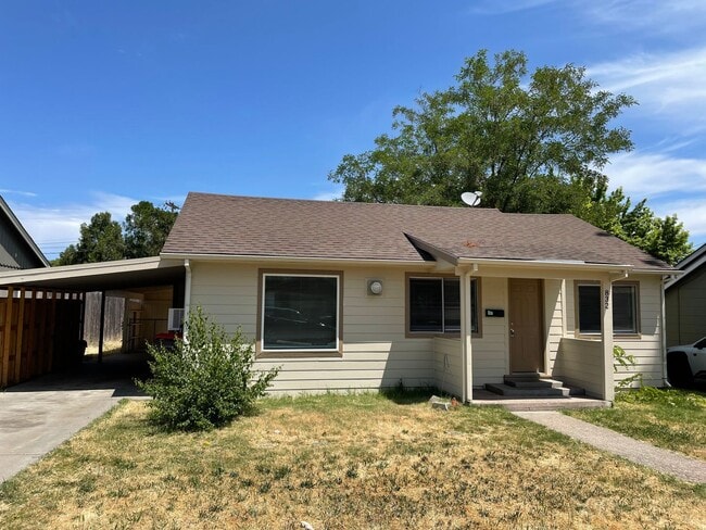 832 W 13th St in Medford, OR - Building Photo - Building Photo