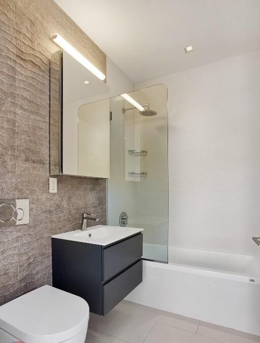 195 Stanton St, Unit 4H in New York, NY - Foto de edificio - Building Photo