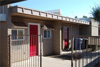 The Groves Apartments in Mesa, AZ - Building Photo - Building Photo