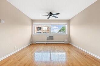 1800 La Salle Ave in Minneapolis, MN - Building Photo - Building Photo