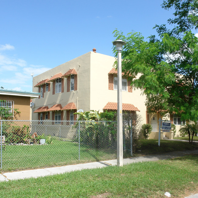 893 NE 81st St in Miami, FL - Foto de edificio - Building Photo