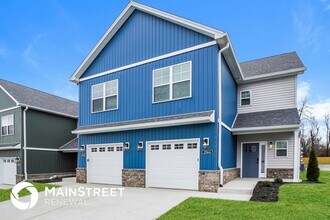 2066 N Sarah Dr in Jeffersonville, IN - Building Photo - Building Photo