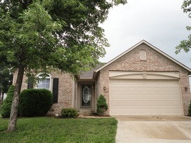 1484 Persimmon Cir in Greenfield, IN - Building Photo