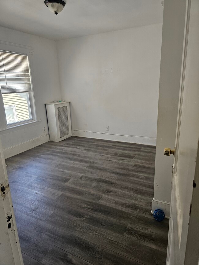 25 Sunset Ave, Unit second Floor