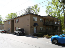 Woodland View Apartments in Atlanta, GA - Foto de edificio - Building Photo