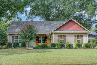 213 W Whitaker St in Clayton, NC - Building Photo - Building Photo