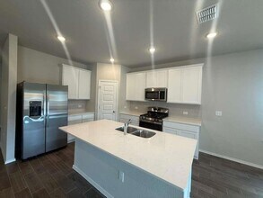 4521 Bridal Veil Dr in Austin, TX - Building Photo - Building Photo