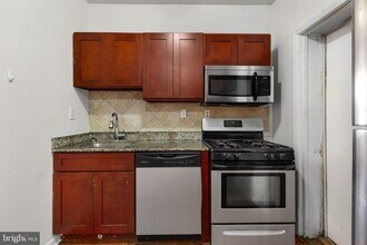 240 W Girard Ave in Philadelphia, PA - Building Photo - Building Photo