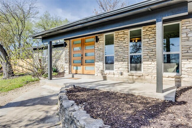 11704 Indianhead Dr in Austin, TX - Building Photo - Building Photo