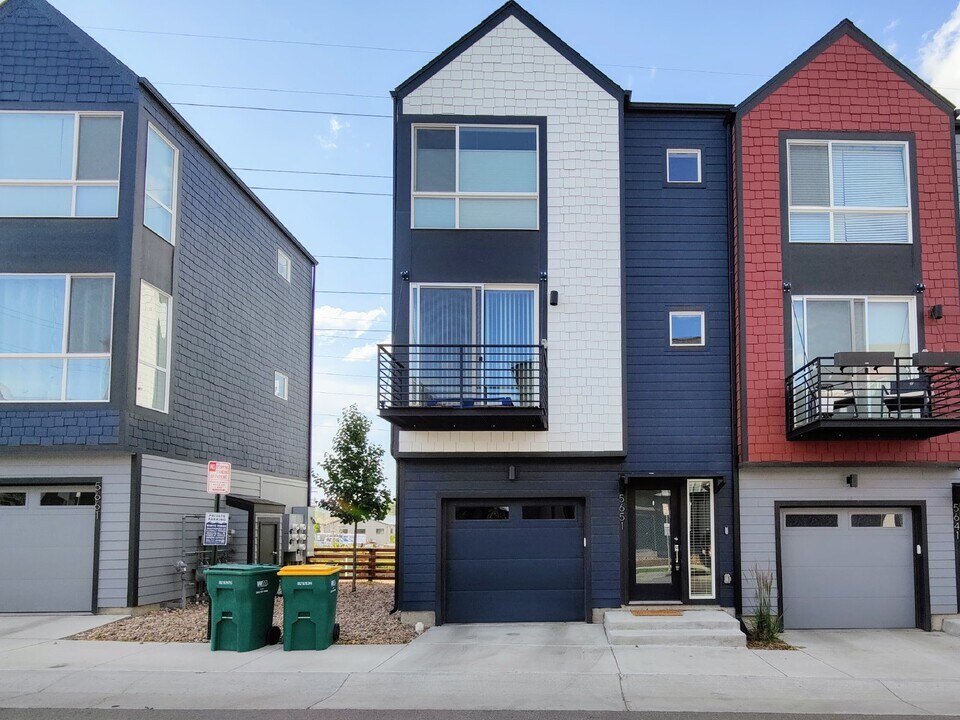 5651 W 11th Pl in Lakewood, CO - Building Photo