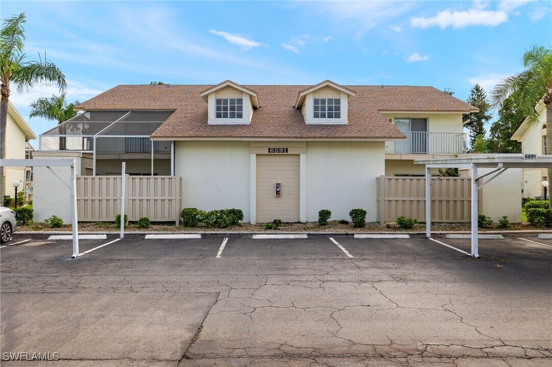 6891 Pentland Way in Ft. Myers, FL - Building Photo