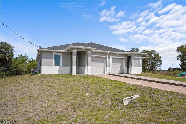 656 Grant in Lehigh Acres, FL - Building Photo - Building Photo