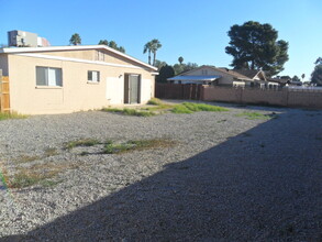 2335 W Wagoner Rd in Phoenix, AZ - Building Photo - Building Photo