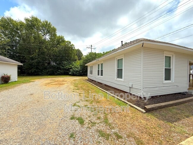 863 Old Charlotte Rd SW in Concord, NC - Building Photo - Building Photo