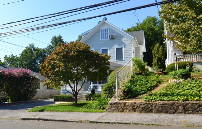 16-20 Taylor Ave in Norwalk, CT - Foto de edificio - Building Photo