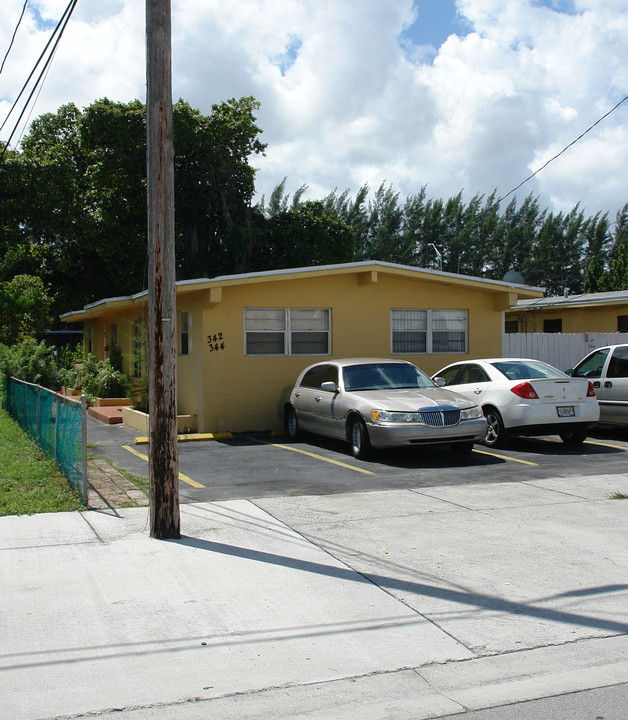 334-344 E 33rd St in Hialeah, FL - Building Photo