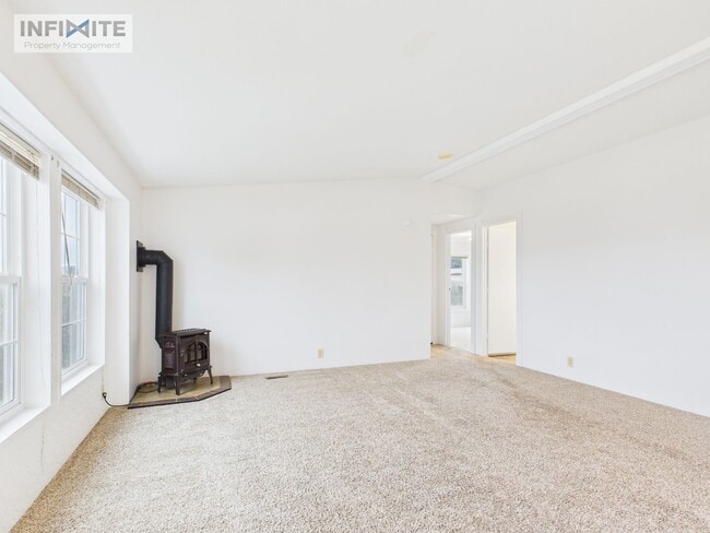 6090 Crestline Dr in Manhattan, MT - Building Photo - Building Photo