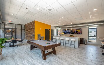 2301 Ingersoll Ave in Des Moines, IA - Foto de edificio - Building Photo