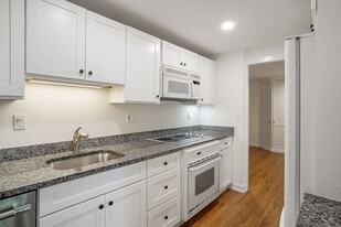 28 Bradbury St, Unit #1 in Cambridge, MA - Building Photo - Building Photo