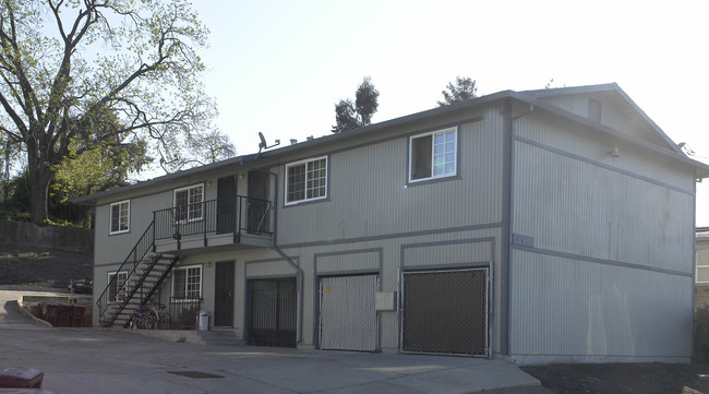 16570 Los Banos St in San Leandro, CA - Building Photo - Building Photo