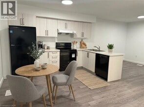 133 HighRiver Trl in Welland, ON - Building Photo - Building Photo