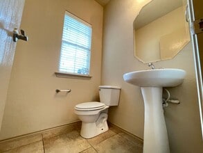 5913 Missy Ln in Fort Worth, TX - Foto de edificio - Building Photo