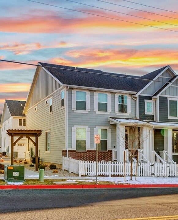 261 E Ellen Ln in North Salt Lake, UT - Foto de edificio