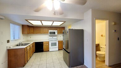 5245 Child Ct in Las Vegas, NV - Building Photo - Building Photo