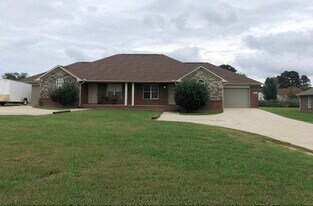 12030 Pulaski Pike, Unit A in Toney, AL - Building Photo