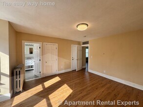 51 Beacon St, Unit #2 in Somerville, MA - Foto de edificio - Building Photo