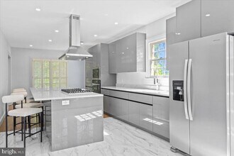 1626 Foxhall Rd NW in Washington, DC - Building Photo - Building Photo