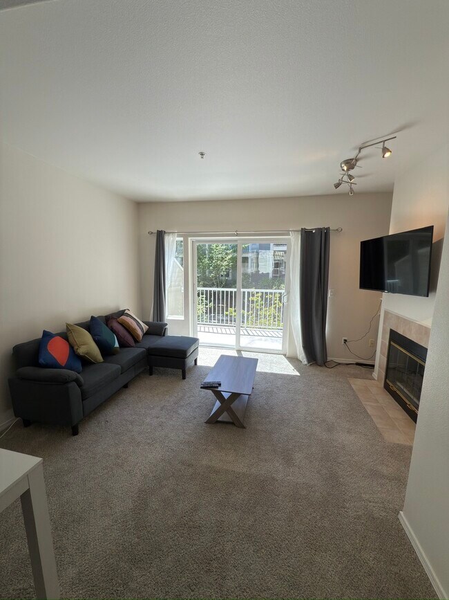 14174 SW Barrows Rd, Unit 2 in Tigard, OR - Building Photo - Building Photo