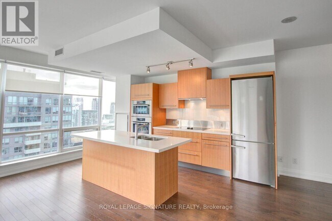 80-3280 John St in Toronto, ON - Building Photo - Building Photo