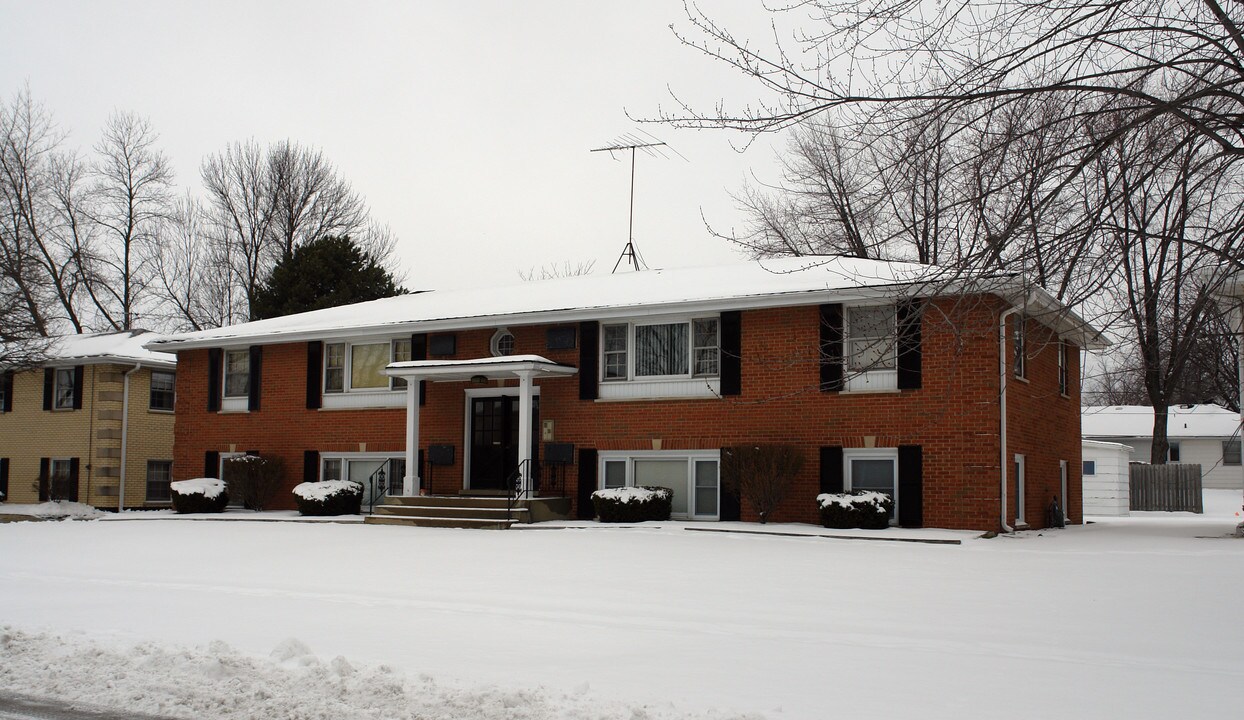 622 E 3rd St in Lockport, IL - Building Photo