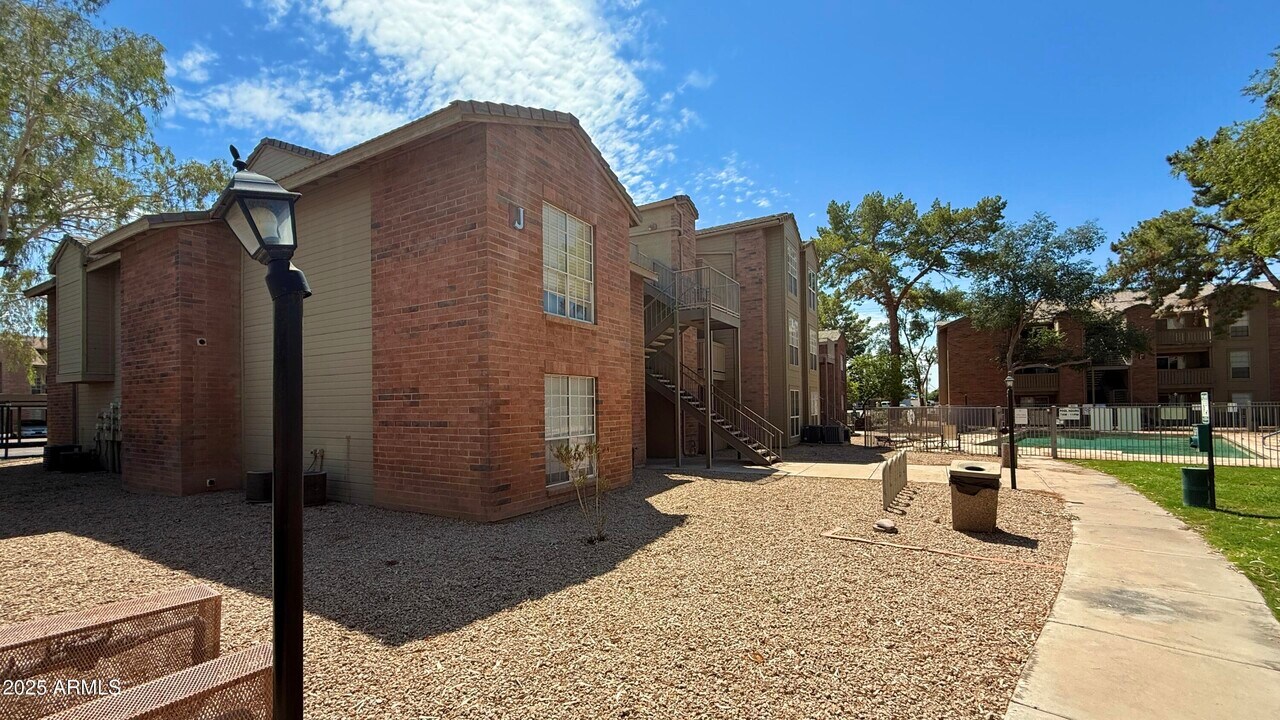 200 E Southern Ave in Tempe, AZ - Building Photo