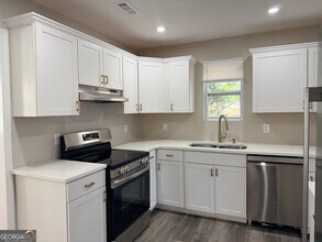 1433 Midview Dr in Decatur, GA - Building Photo - Building Photo